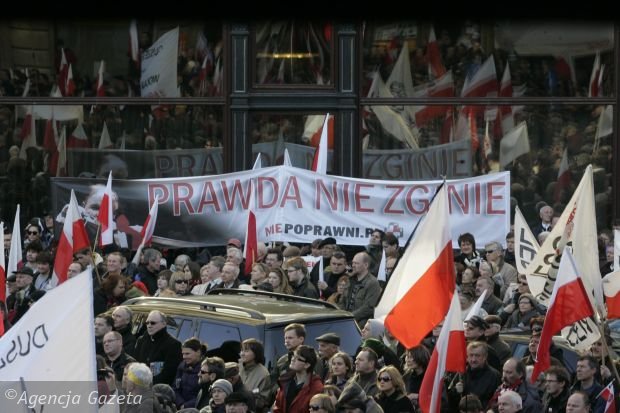 Поляки отметят годовщину смоленской трагедии массовыми шествиями