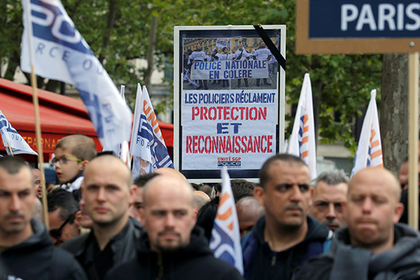 В Париже полицейские вышли на «марш гнева»