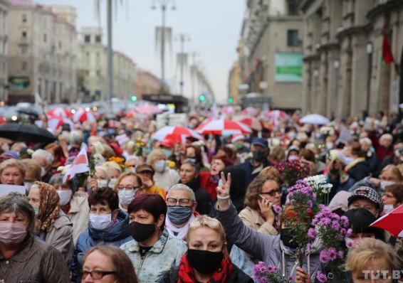В ряде городов Беларуси прошел марш пенсионеров. Милиция применила светошумовые гранаты и газ