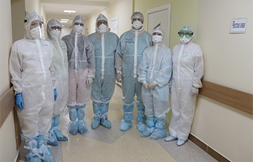 «Нельзя даже почесать глаза»: лидские врачи рассказали, как они работают во время эпидемии