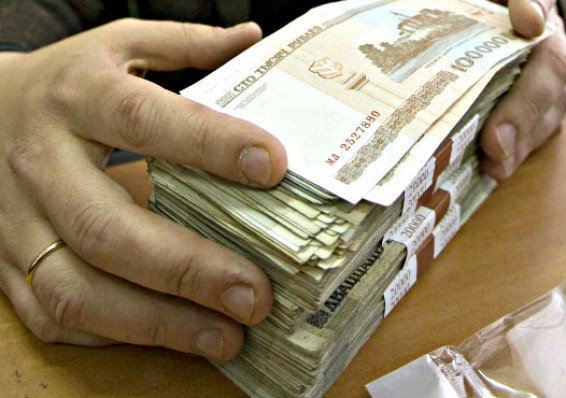 Минфин возьмет на 50 дней в долг триллион рублей