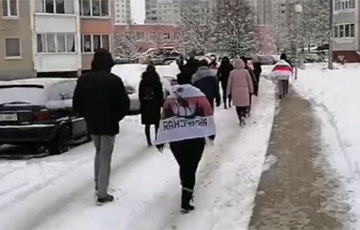 Ангарская идет бодрым маршем по Минску