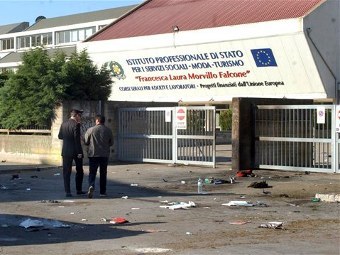 У здания колледжа на юго-востоке Италии взорвали бомбу