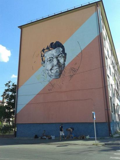 На здании в Рогачеве рисуют огромный портрет Короткевича