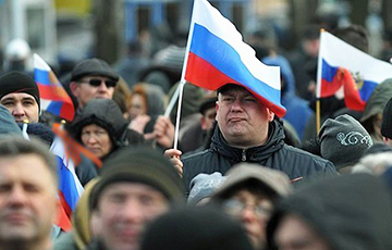 Почти половина россиян считают политическую обстановку в стране напряженной