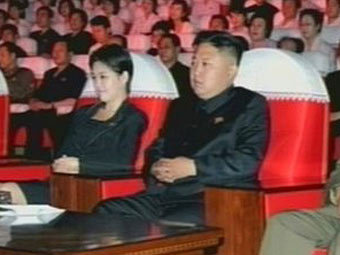 Ким Чен Ын появился на публике с неизвестной женщиной