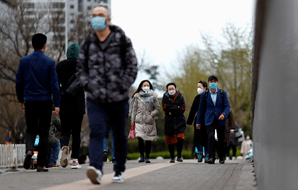 Китайский город закрыли на карантин из-за завезенного из РФ коронавируса