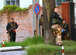 Террористы в Луганске захватили в заложники солдат-срочников