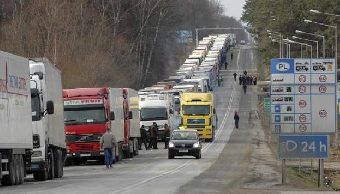На белорусско-литовской границе в связи с ремонтом в ПП "Мядининкай" образовались очереди