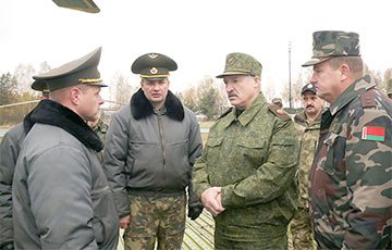 Лукашенко: Надо готовить офицеров к войне