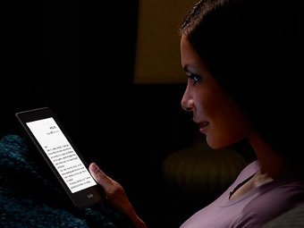 Читалка Kindle научилась светиться в темноте