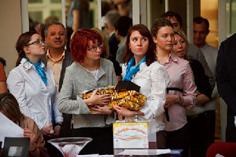 Белорусский ТЮЗ соберет друзей на празднике "Театр цвета радуги"