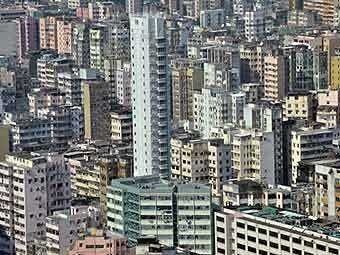 В Гонконге тридцать человек облили кислотой