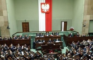 Польша частично приостановила оказание правовой помощи Беларуси