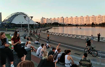 Видеофакт: Одна из шести колонн велосипедистов едет по Минску