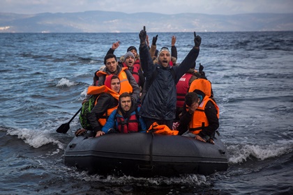 В Евросоюзе подсчитали прибыль перевозящих беженцев контрабандистов