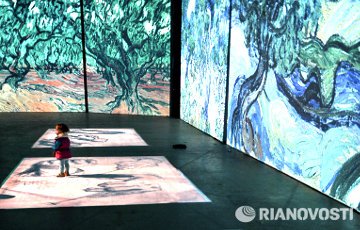 На выставке в Минске «оживили» картины Ван Гога