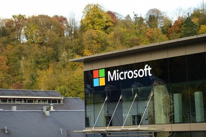 Прибыль Microsoft снизилась четвертый квартал подряд