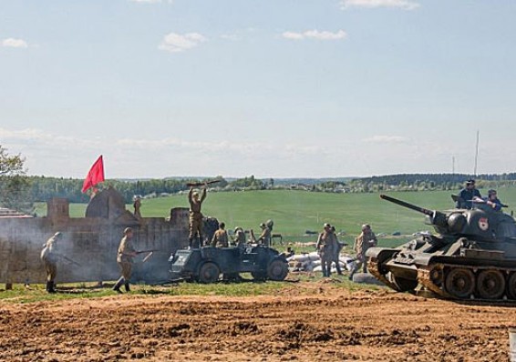 На "Линии Сталина" 7-9 мая можно будет раскрасить танк и прокатиться на боевой технике