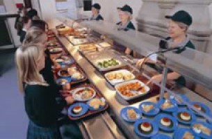 Обеды в школьной столовке вырастут в цене