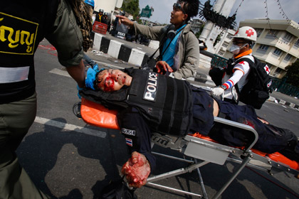Во время столкновений в Бангкоке погиб полицейский