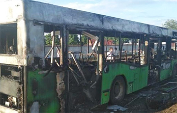 Видеофакт: в Осиповичах дотла сгорел пассажирский автобус