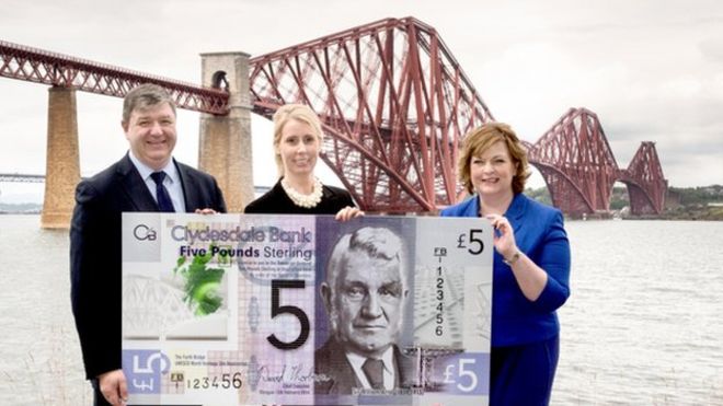 Шотландский банк начал выпуск пластиковых денег