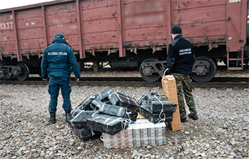 В Латвии в грузовых поездах из Беларуси обнаружили более полумиллиона контрабандных сигарет