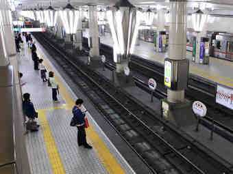 В одном из крупнейших городов Японии встали 106 поездов метро