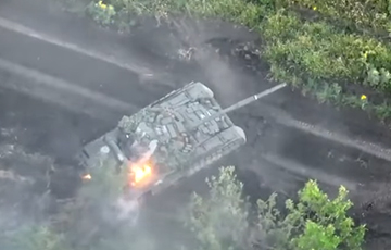 ВСУ точным ударом попали в московитский танк