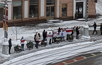 Минчане вышли протестовать на Площадь Победы