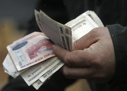 Правительство: Белорусу хватит 90 долларов в месяц