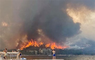 Спутниковые снимки масштабных лесных пожаров на курортах в Турции