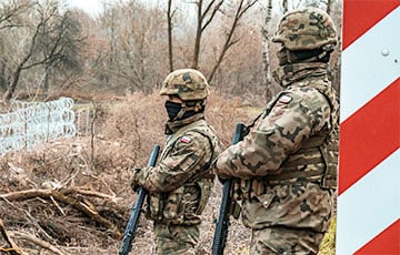 Как польские солдаты патрулируют местность в районе границы