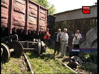 Поезд Минск-Брест столкнулся с легковушкой на железнодорожном переезде