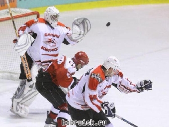 Хоккеисты "Немана" одержали шестую победу подряд и вышли на первое место в открытом чемпионате Беларуси
