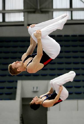 Николай Казак и Вячеслав Модель завоевали серебро на этапе Кубка мира по прыжкам на батуте в Чехии