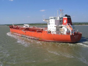 Пираты захватили в заложники 23 члена экипажа танкера