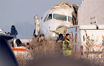 «Все было, как в кино»: очевидцы рассказали подробности о крушении самолета в Казахстане