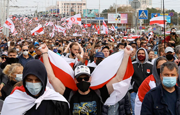 С каждым днем все больше наших флагов появляется на улицах Беларуси