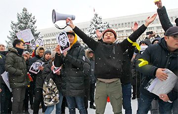 «Верните наши деньги»: Жители Кыргызстана вышли на протест против коррупции