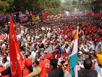 В столице Индии прошла стотысячная акция протеста