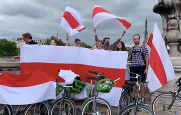 В Париже прошел велопробег солидарности с Беларусью