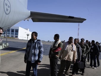 Из Ливии бежали более 200 тысяч иностранцев