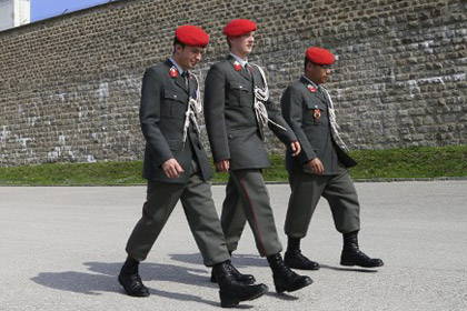 Австрийским военным придется ходить пешком