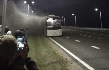 Рейсовый автобус Варшава - Минск загорелся под Столбцами