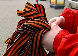Учитель минской школы заставляет детей носить георгиевские ленточки