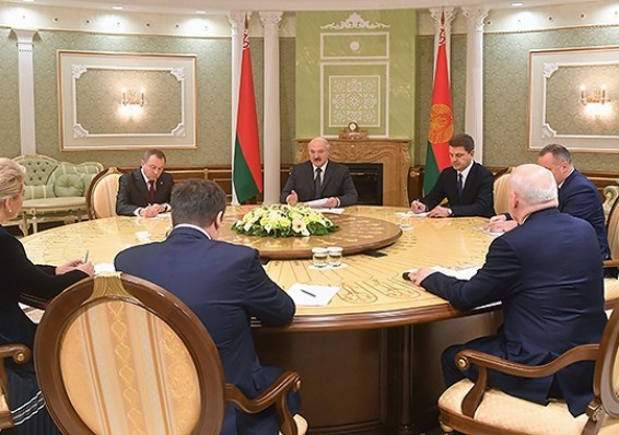 Лукашенко предложил расширить кооперационные связи Беларуси и Новгородской области