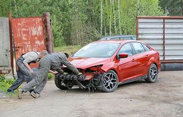 «Ремонт одной из десяти машин проскакивает дороже обычного»:  как белорусам продают «битки» из США