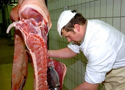 Минчане съели более 3,5 тонны испорченного мяса из Пуховичского района